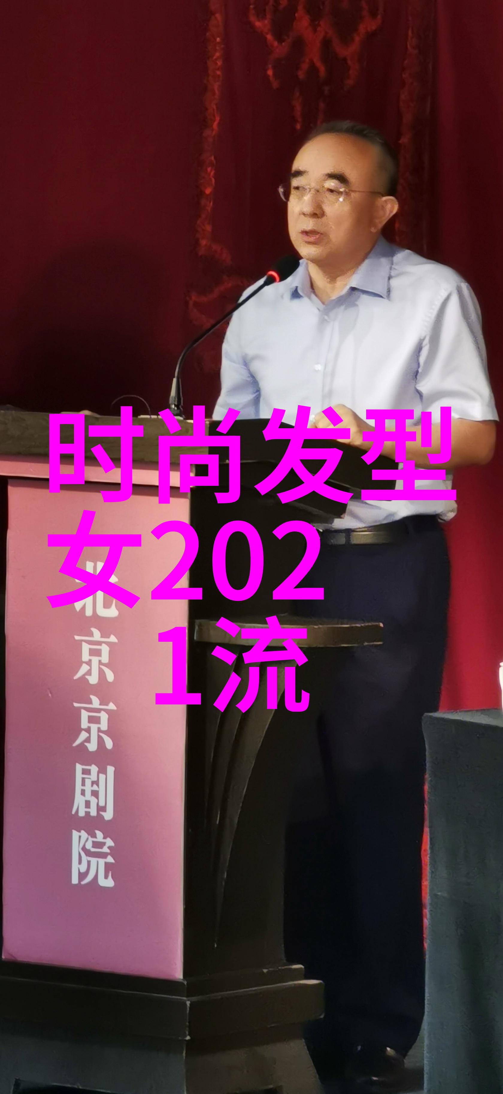 怎么理发教学女士短发教你一招让她看起来更年轻