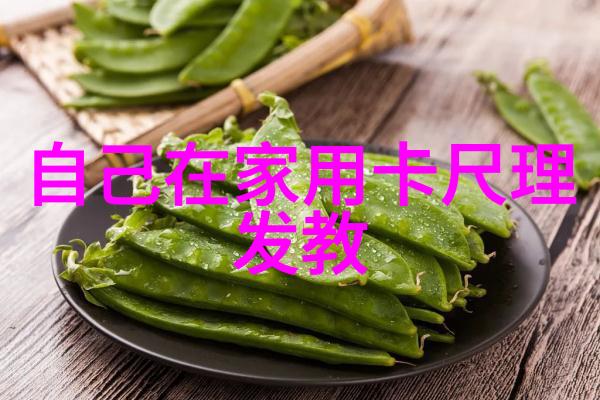 夫妻共赏拿破仑新剧照盛大加冕视觉盛宴