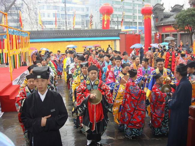 阴影下的秘密探索那个被遗忘的地下室