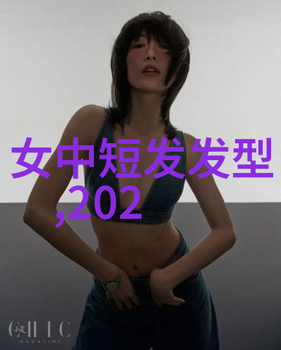 女生超短发烫小卷与烫直哪款更美反复对比两种发型自见其分