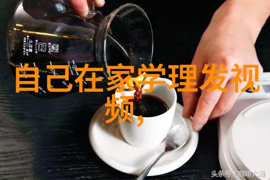 时尚短发女如何打造完美的五官比例