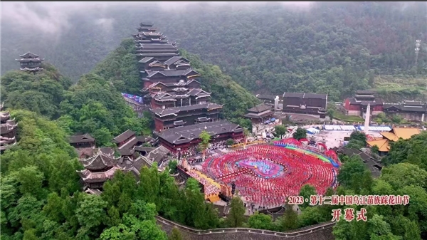 超短发女孩圆脸微笑电夹板惊现托运神秘揭秘旅客货物规定之谜