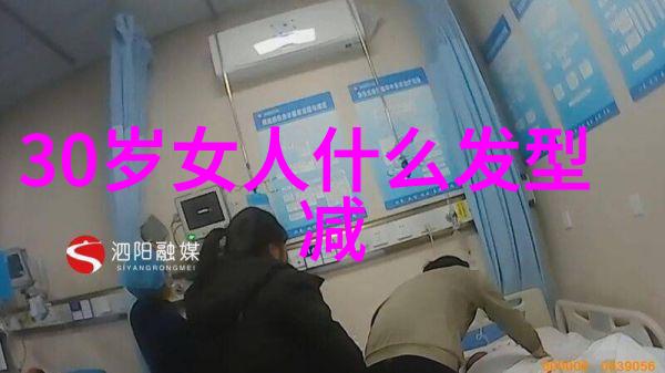 公交车上意外发生两个小学生的包被不慎破坏