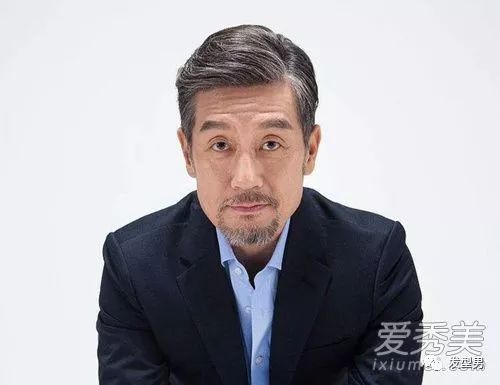 毛毛喇喇的发型男人_40岁的发型男人_40岁男人什么发型/