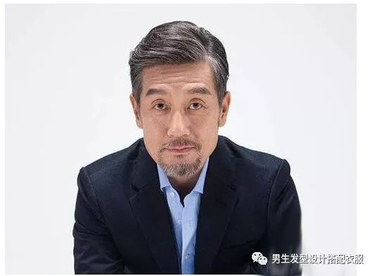 40岁男人什么发型_40岁的发型男人_40岁显年轻的发型男人